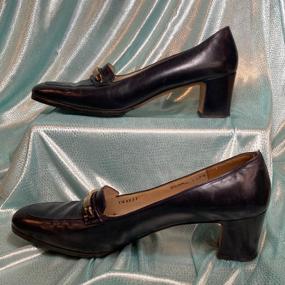 Dark navy Ferragamo stacked heel penny loafer. 9.5AA. Made in Italy. 5